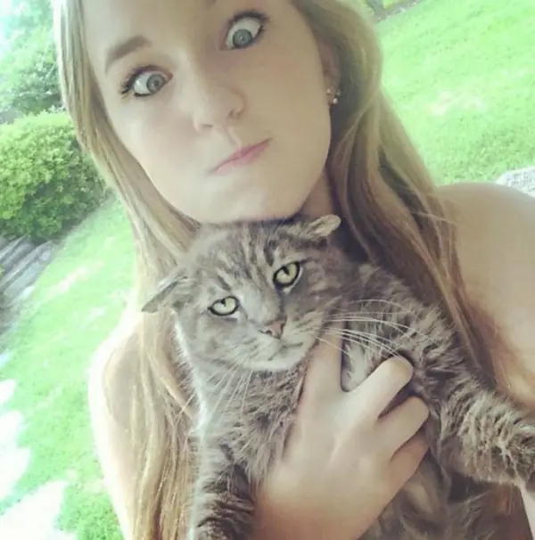 see what happens when you try to take a selfie with a cat 12 pictures 6
